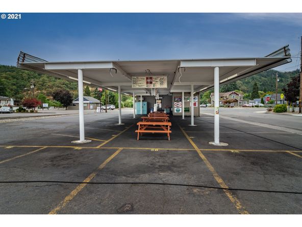 1270 W Harvard Ave, Roseburg, OR 97471